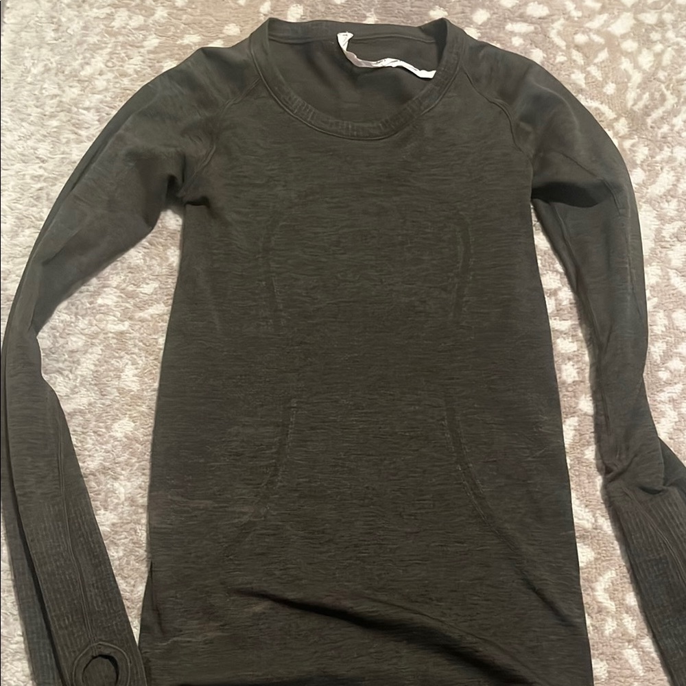 Lululemon size 4, swiftly long sleeve olive green